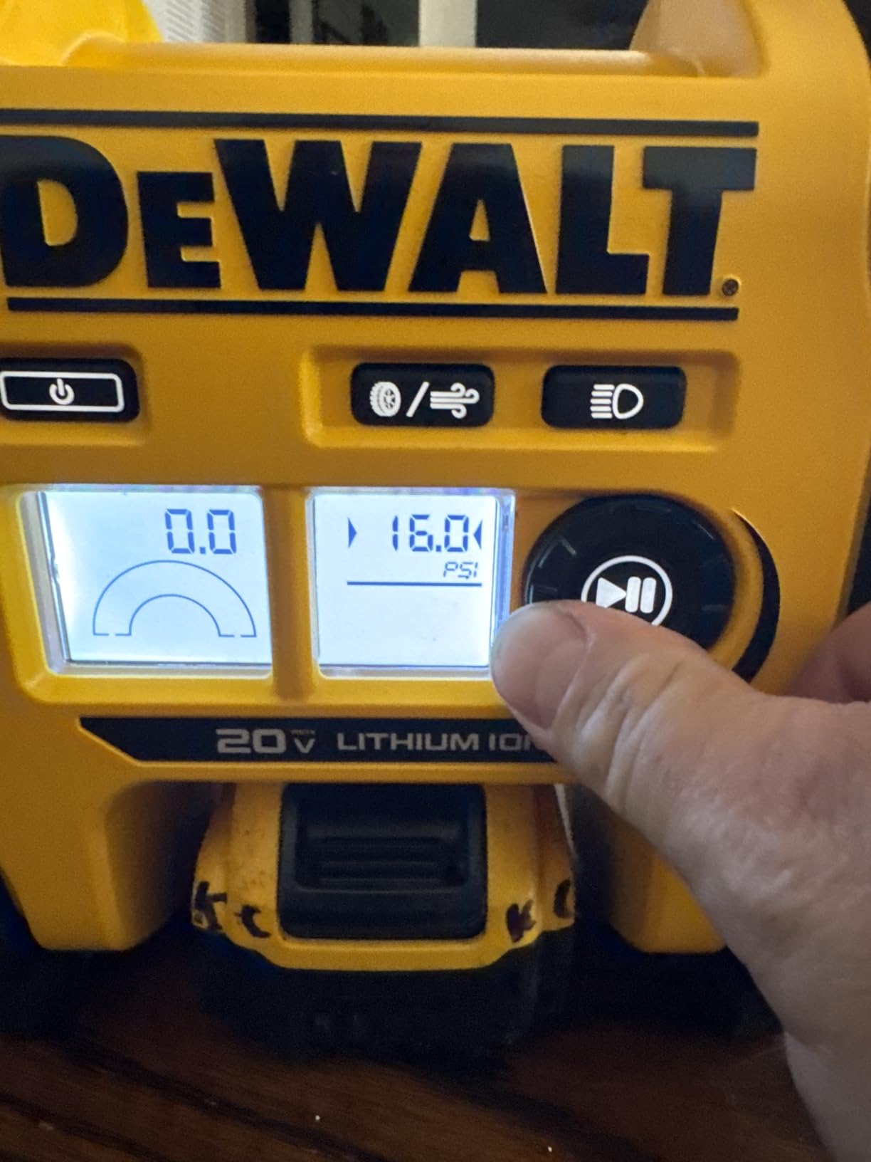 DEWALT DCC020IB Tire Inflator customer photo 2