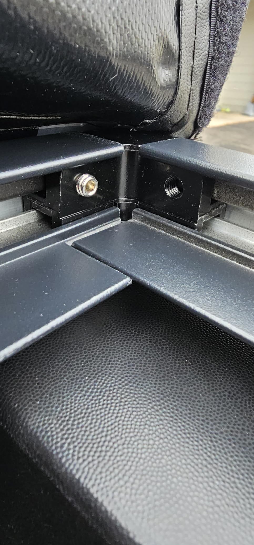 DNA Motoring TTC-RU-015 Truck Bed Soft Vinyl Roll-Up Tonneau Cover Compatible with 15-20 Ford F150 5.5Ft Fleetside Bed , Black customer photo 2
