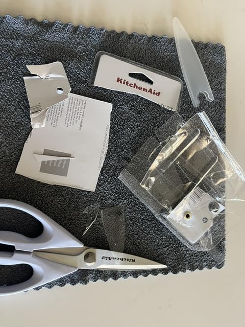 KitchenAid All Purpose Kitchen Shears with Protective Sheath Durable Stainless Steel Scissors, Dishwasher Safe, Soft Grip Comfort Handle, 8.72 Inch, Black customer photo 2