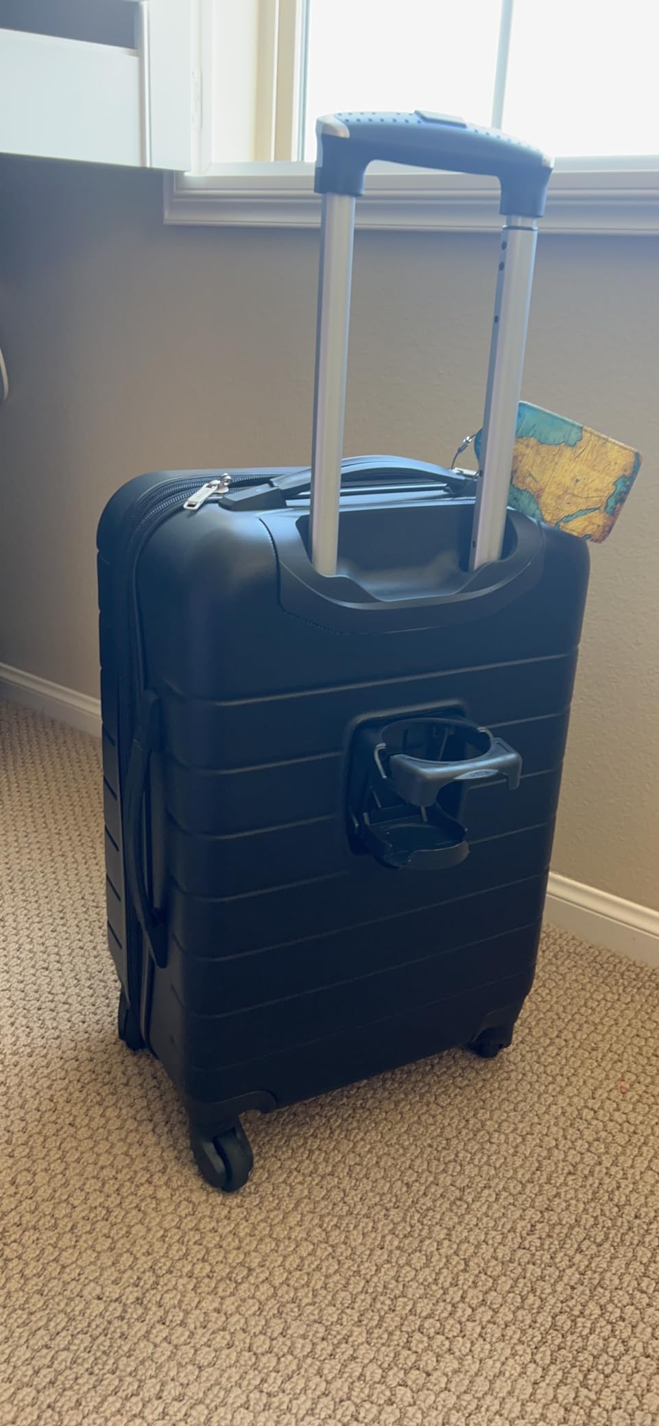 Wrangler Smart Spinner Hardside Luggage, 22-Inch Carry-On, Black customer photo 2