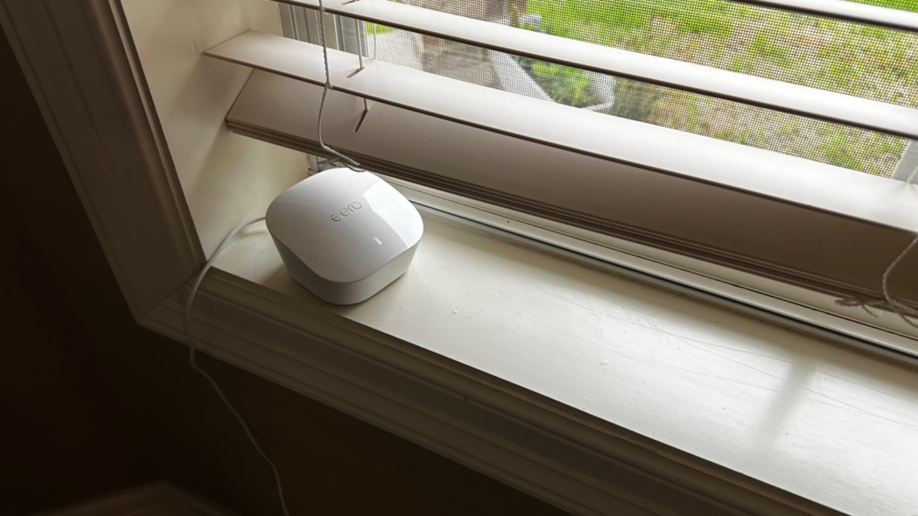 Like-New Amazon eero mesh wifi router - Supports internet plans up to 550 Mbps, Coverage up to 1,500 sq. ft., 1-pack customer photo 2