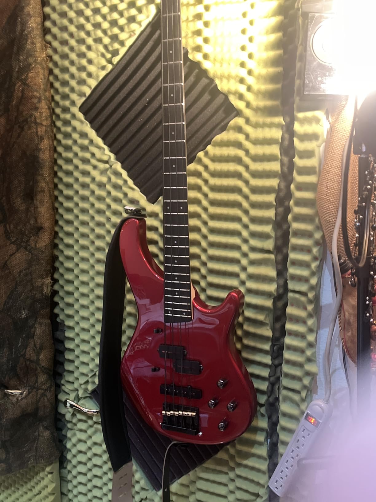 Donner Electric Bass 4 Strings Full-Size Guitar Kit PB-Style (Sunburst) customer photo 2
