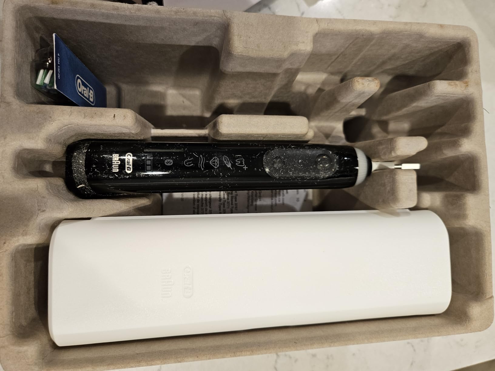 Oral-B Genius X Limited Rechargeable Electric Toothbrush with 1 Replacement Brush Head, Travel Case, Midnight Black customer photo 2