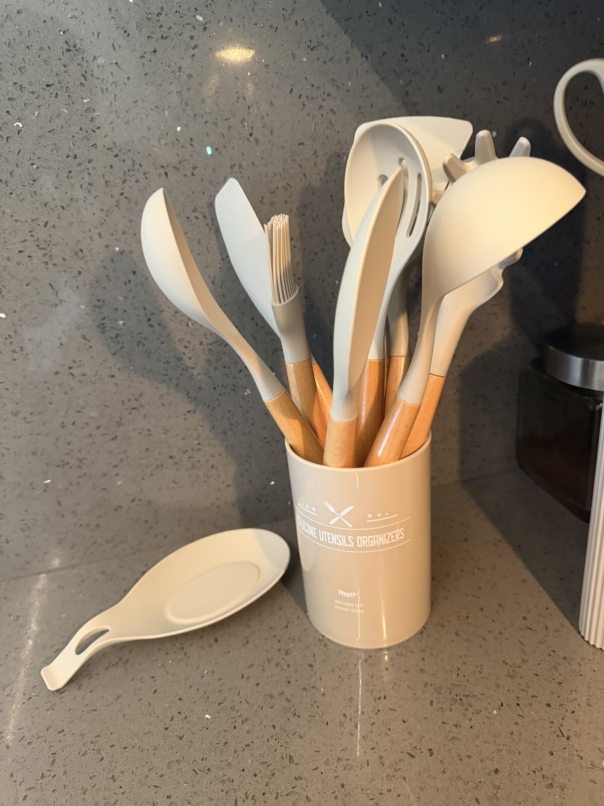 Umite Chef Kitchen Cooking Utensils Set, 33 pcs Non-Stick Silicone Cooking Kitchen Utensils Spatula Set with Holder, Wooden Handle Silicone Kitchen Gadgets Utensil Set (Khaki) customer photo 2
