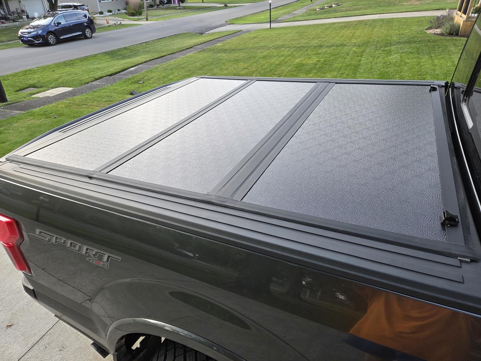 Gator EFX Hard Tri-Fold Truck Bed Tonneau Cover - Heavy-Duty Truck Bed Protection - Durable Aluminum Panels - Hard Folding Tonneau Cover - 2021-2026 Ford F-150 (incl. Raptor/Lightning) - 5'7