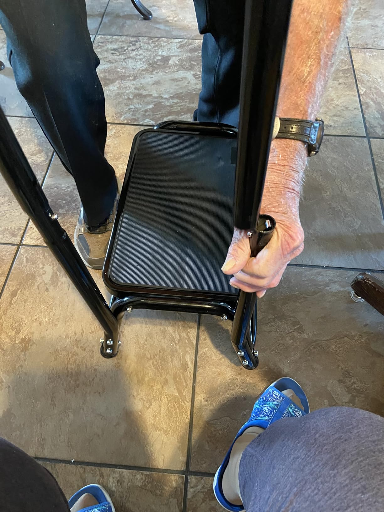 Step Stool with Handle for Adults，Seniors Heavy Duty Holds 350 lbs.Stepping Stool for Elderly Adults, Attractive Black for Kitchen customer photo 1