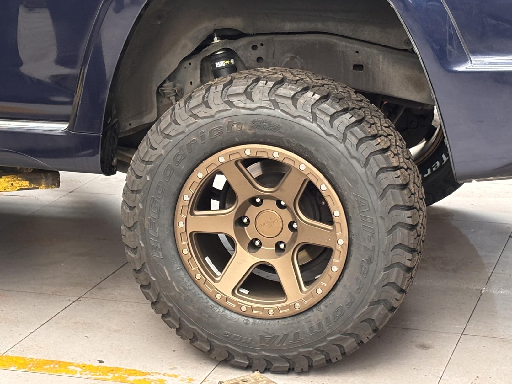 RockTrix RT112 17 Inch Wheel 17x9 6x139.7 6x5.5, 12mm Offset, 106.1mm Bore customer photo 1