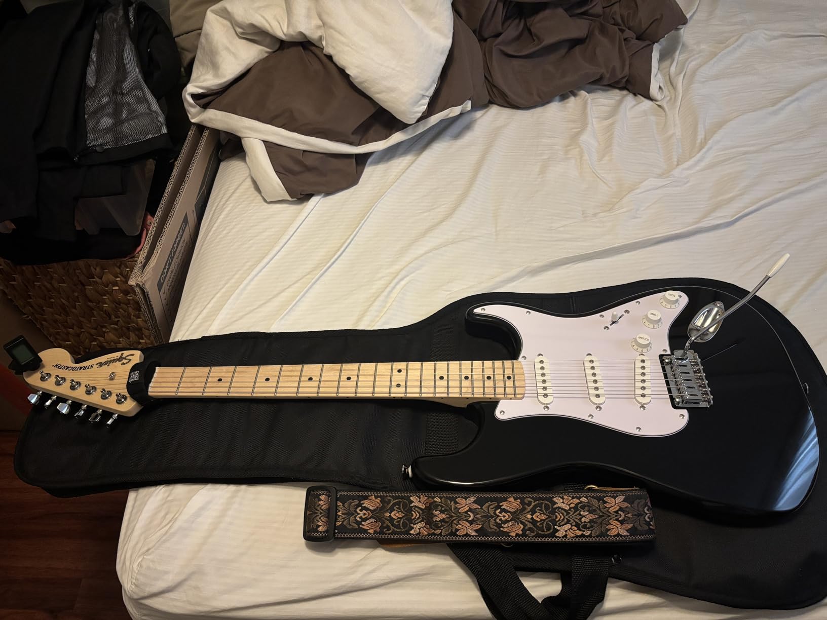 Squier Affinity Series Stratocaster Electric Guitar, with 2-Year Warranty, 3-Color Sunburst, Laurel Fingerboard customer photo 1