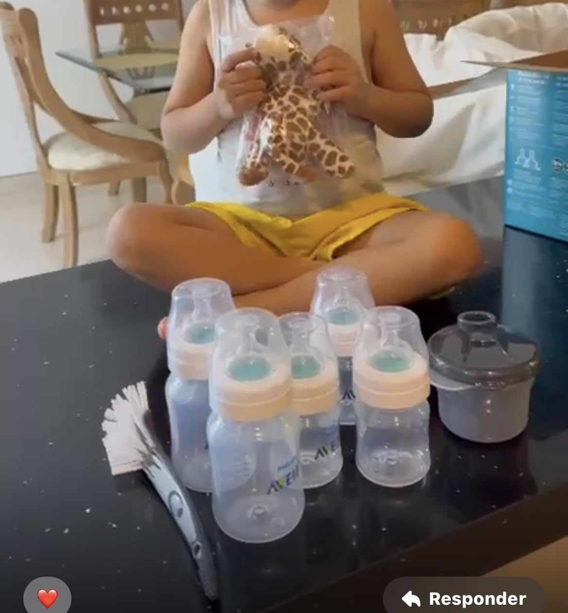 Philips Avent Anti-Colic Baby Bottle with AirFree Vent Newborn Gift Set customer photo 2