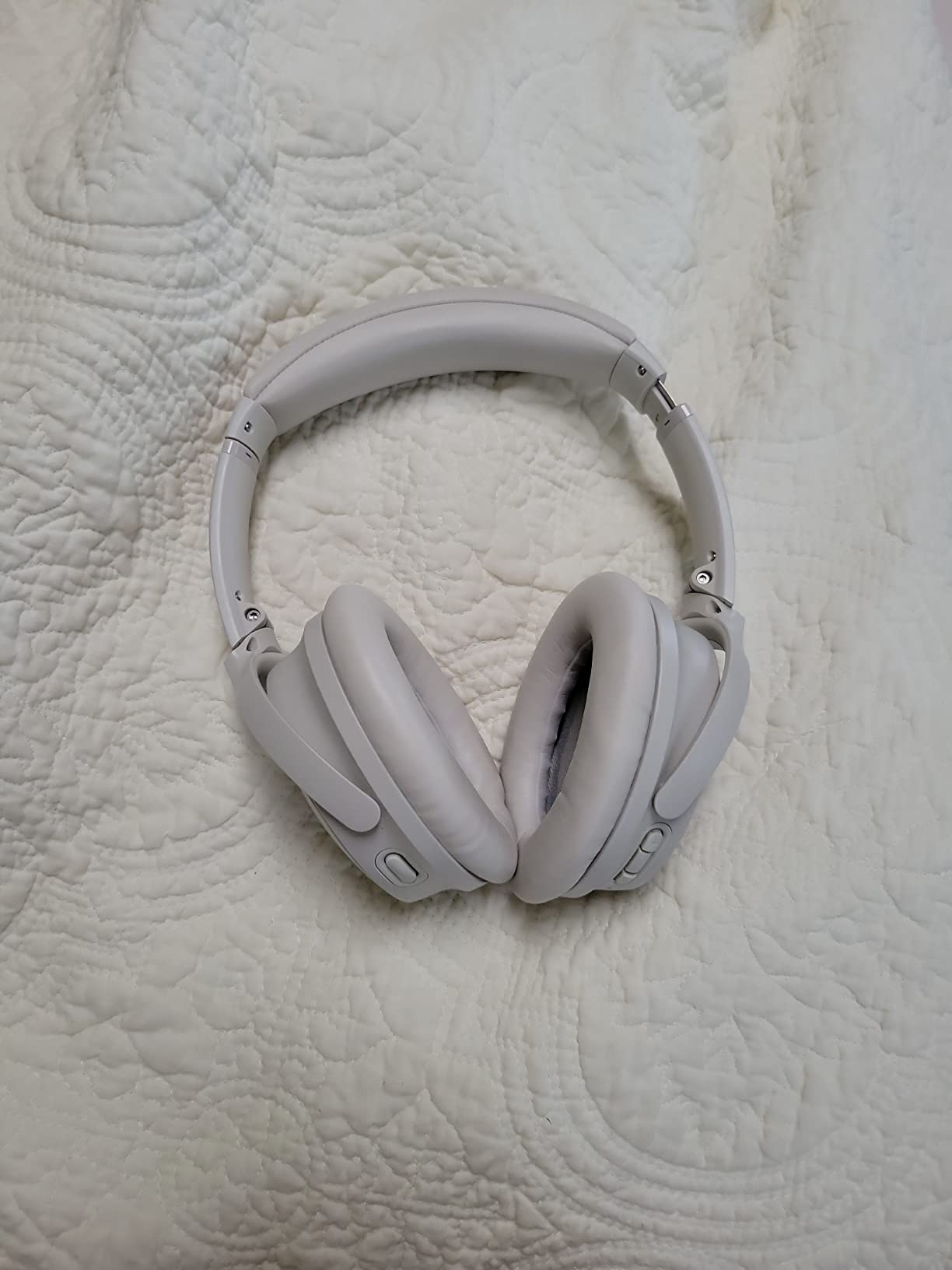 Bose QuietComfort 45 Wireless Bluetooth Noise Cancelling Headphones, Over-Ear Headphones with Microphone, Personalized Noise Cancellation and Sound, White Smoke customer photo 1