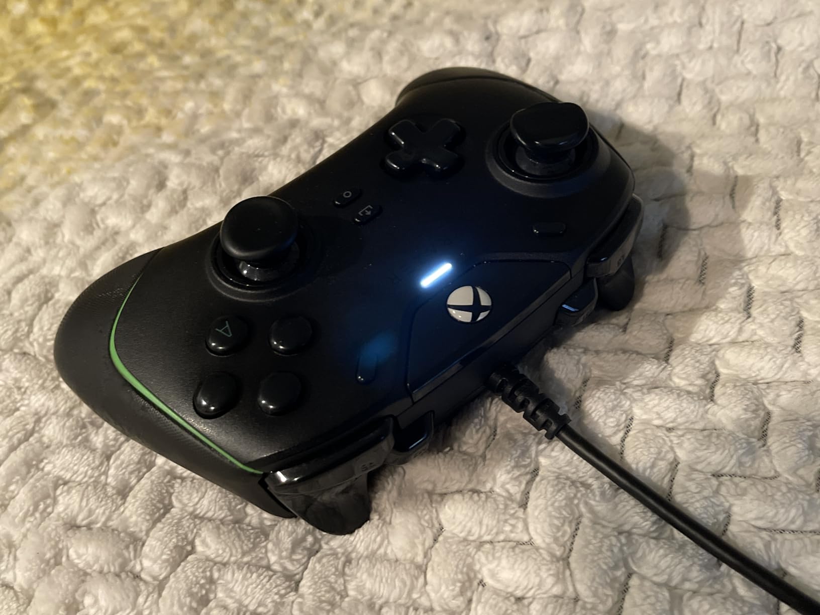 Razer Wolverine V2 Wired Gaming Controller for Xbox Series X|S, Xbox One, PC: Remappable Front-Facing Buttons - Mecha-Tactile Action Buttons and D-Pad - Trigger Stop-Switches - White customer photo 2