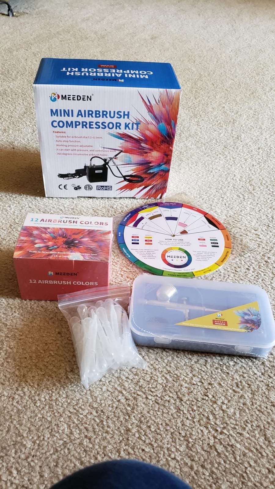MEEDEN Airbrush Kit with Air Compressor: 12 Colors Acrylic Paint, Black customer photo 2