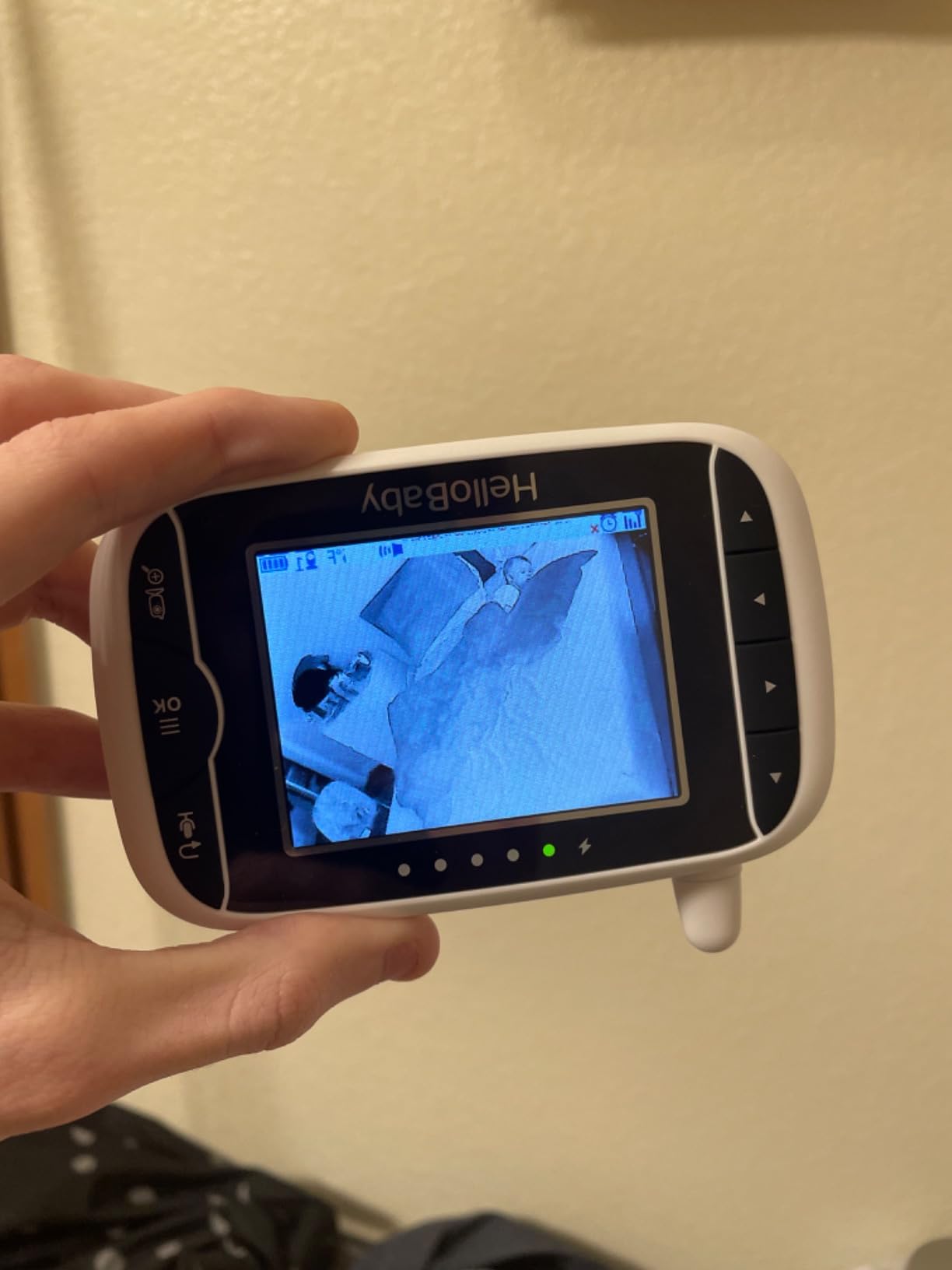 HelloBaby Video Baby Monitor with Camera and Audio, 3.2Inch LCD Display, Infrared Night Vision, Two-Way Audio and Room Temperature Monitoring,Lullaby,Sound Activated Screen customer photo 1