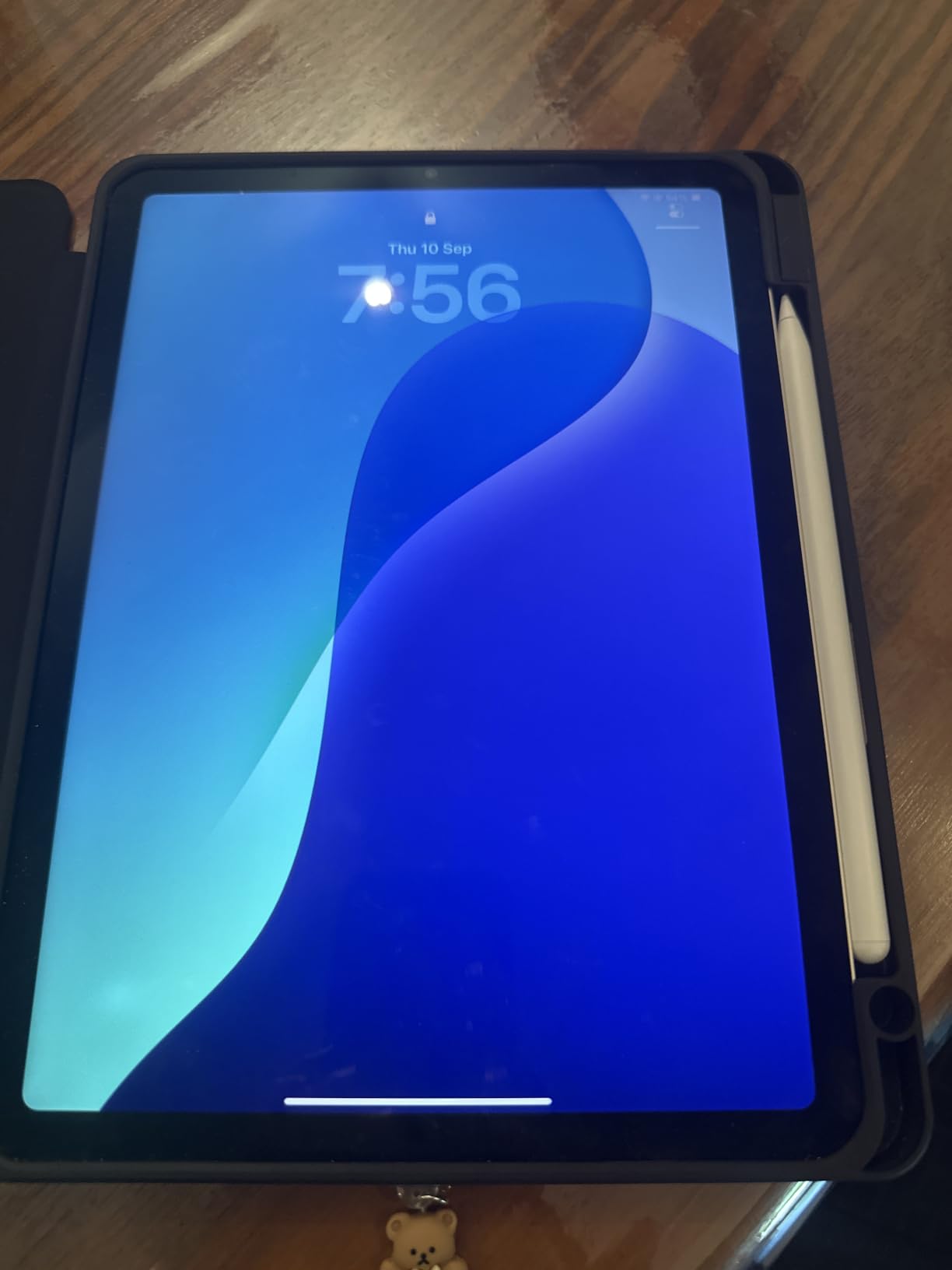 Apple 2022 iPad Air (10.9-inch, Wi-Fi, 64GB) - Starlight (Renewed) customer photo 2