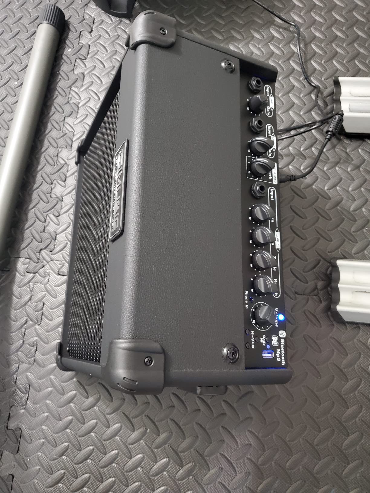 Coolmusic Portable Acoustic Guitar Amplifier, for Performers On The Go, Built-in Bluetooth (40W Battery-Powered) customer photo 1