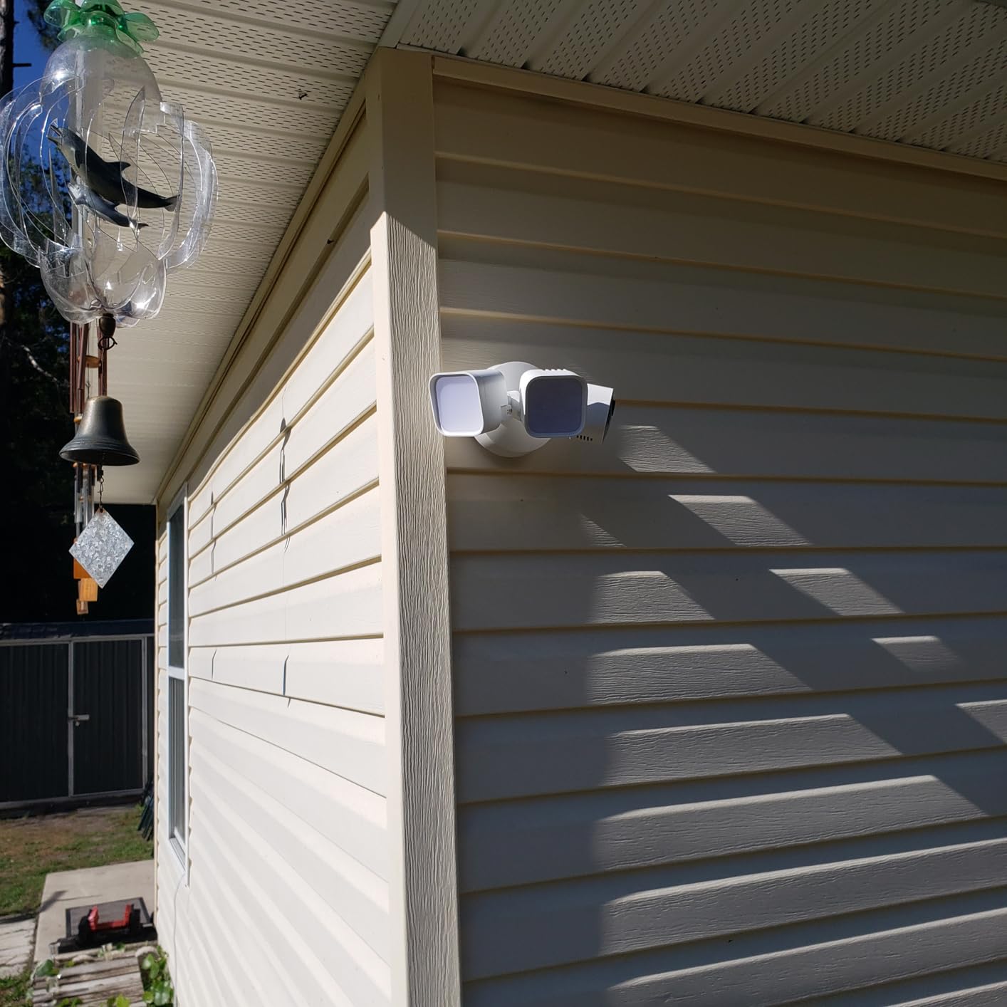 Blink Wired Floodlight Camera - Smart security camera, 2600 lumens, HD live view, enhanced motion detection, built-in siren, Works with Alexa – 1 camera (Black) customer photo 2