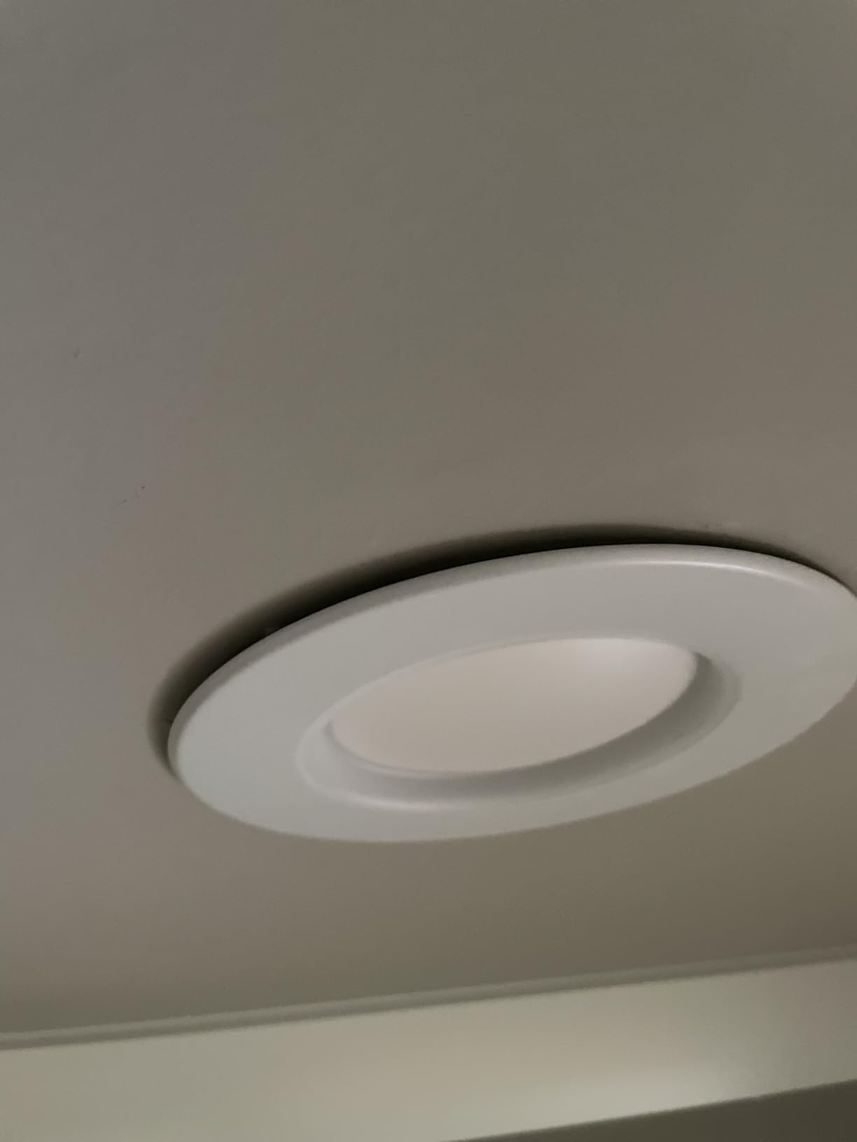 Philips Hue Smart Retrofit Recessed 5/6 Inch LED Downlight, 4-Pack customer photo 2