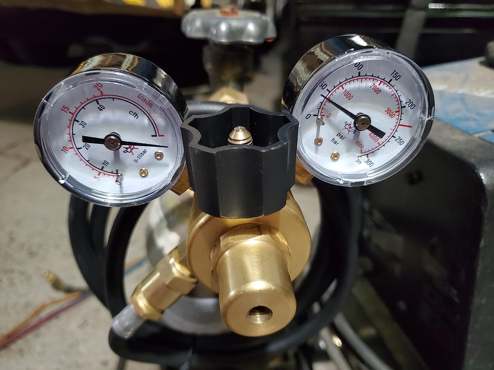 CGA580 Argon CO2 Regulators, Argon Gauges Gas Welding Regulator Compatible with Mig Tig Miller Lincoln Weld 0-4500PSI / 0-10BAR - CO2 Argon Regulator with 6.6Ft Hose customer photo 1