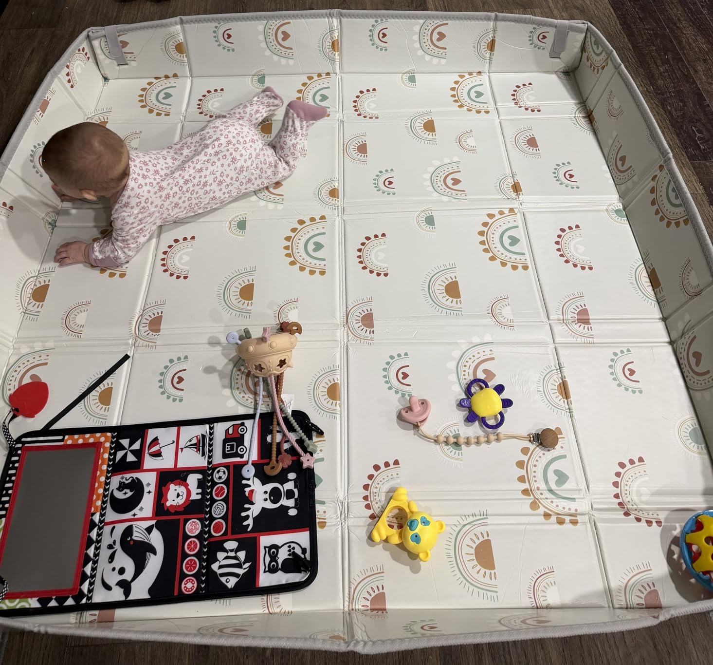 Infantino Foldable Foam Play Mat Reversible 57x57 in, Multicolor customer photo 1