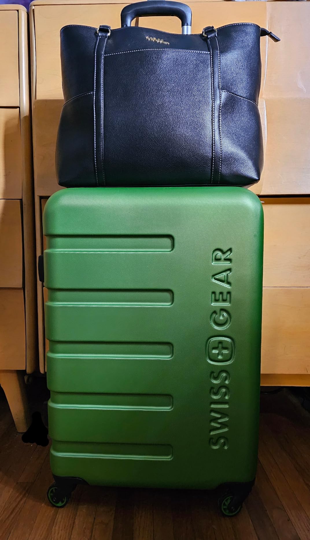 SwissGear 7366 Signature Hardside Expandable Luggage with Spinner Wheels, TSA Lock, Green, Checked-Large 27-Inch customer photo 2