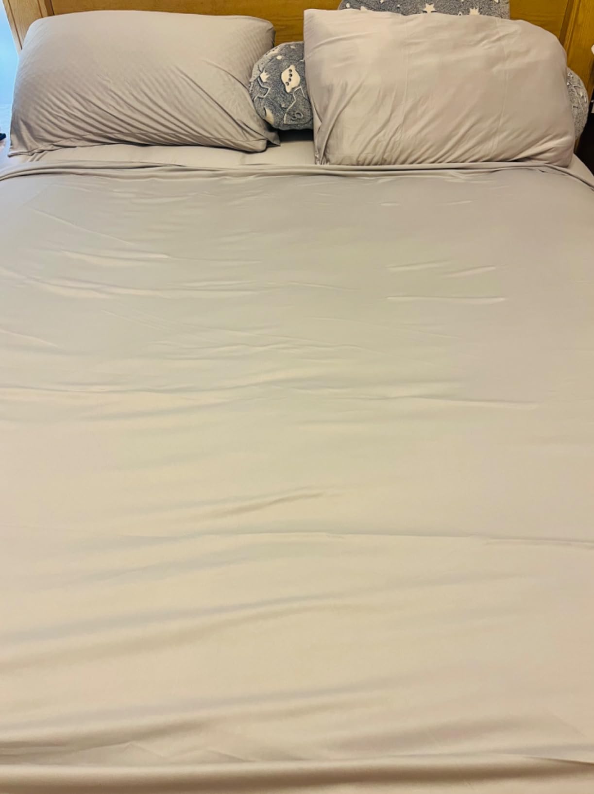Bedgear Dri-Tec Sheet Set – Moisture Wicking Technology, Breathable, Cooling Sheets – Flat Sheet, Fitted Sheet, Pillowcases – All Mattress Types, Bedding Dorm Apartment Essentials, Full, Pearl Gray customer photo 1