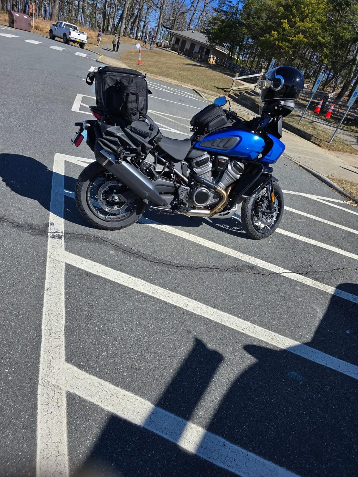 Rhinowalk Motorcycle Tank Bag, 15-18L Expandable Motorcycle Storage, Waterproof All Weather-Carbon Fiber Black customer photo 1