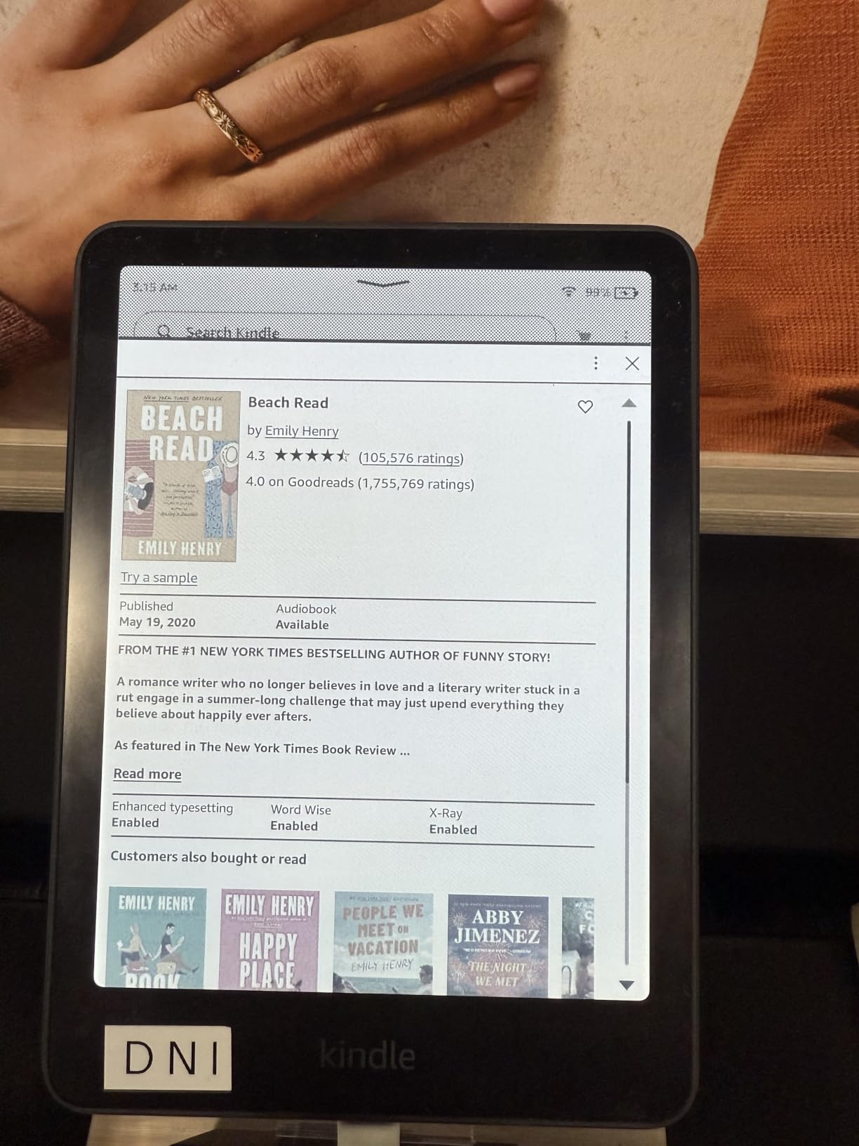 Amazon Kindle Paperwhite Signature Edition 32GB (newest model) – 20% faster with auto-adjusting front light, wireless charging, and weeks of battery life – Metallic Black customer photo 2