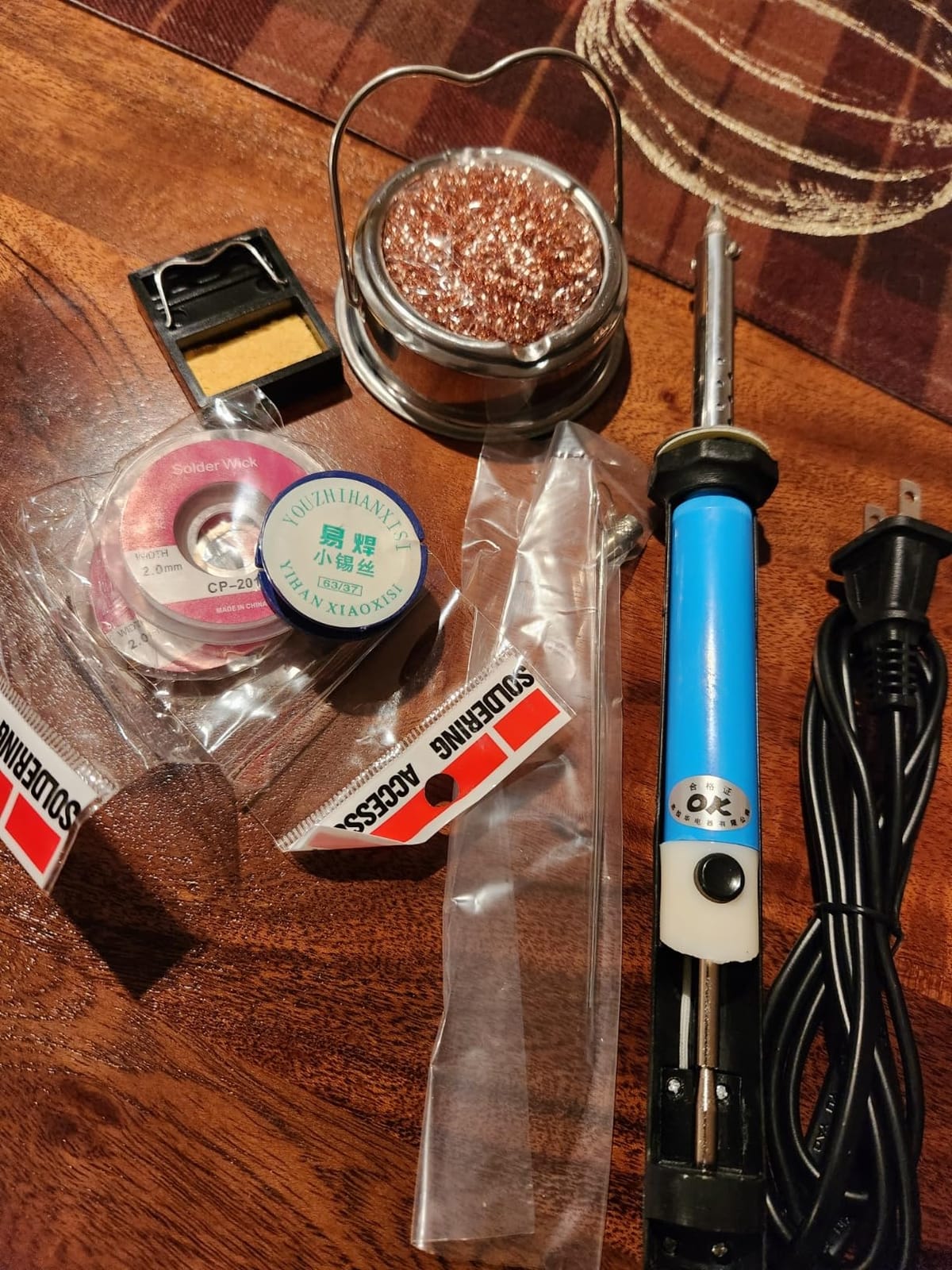 Electric Desoldering Iron Desoldering Tool，110v Desoldering Pumps with Desoldering Nozzles 1.0mm 1.2mm ，Desoldering Gun with Desoldering Station、Solder Remover，Solder Sucker Desoldering Pump customer photo 1