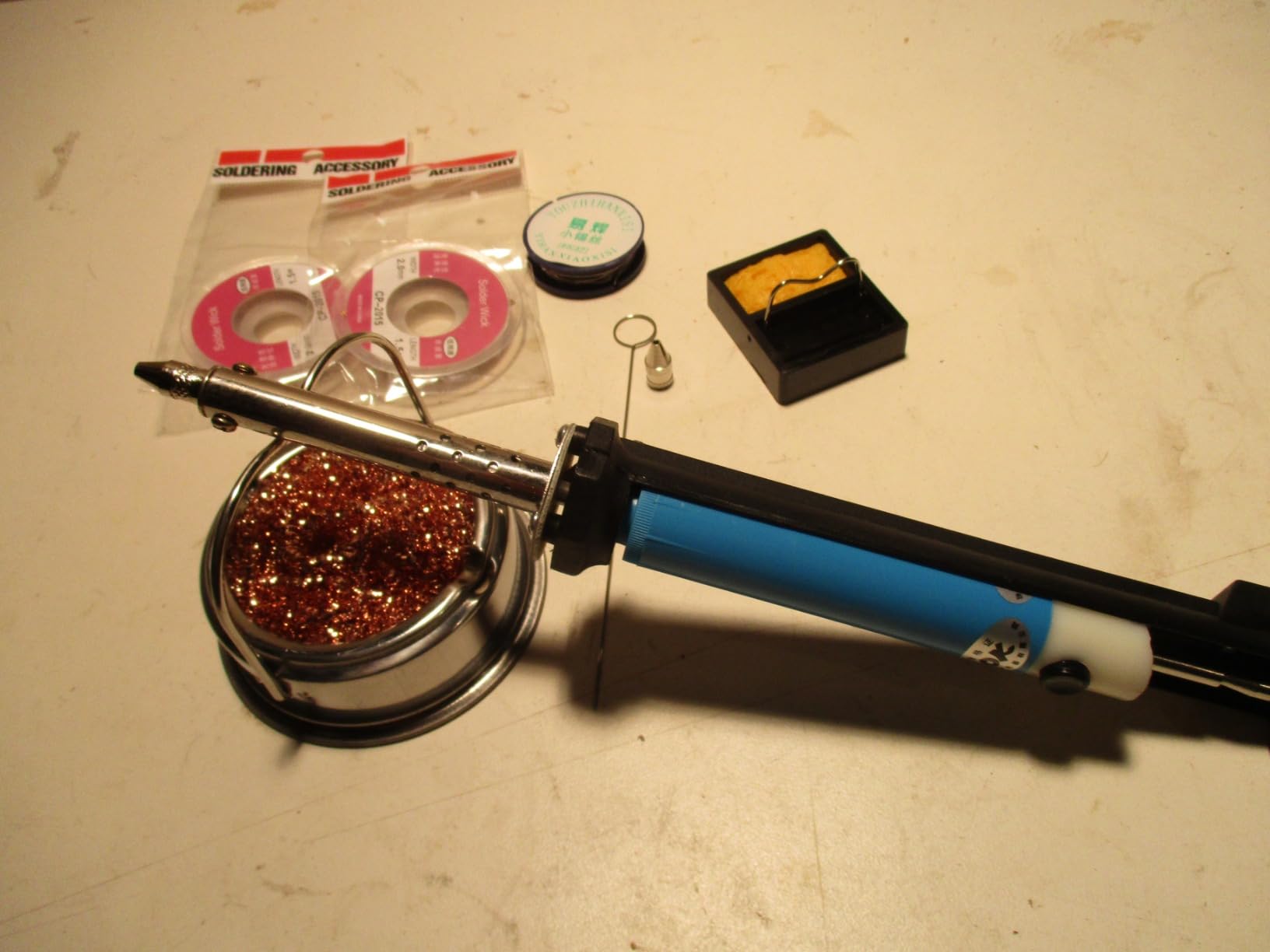 Electric Desoldering Iron Desoldering Tool，110v Desoldering Pumps with Desoldering Nozzles 1.0mm 1.2mm ，Desoldering Gun with Desoldering Station、Solder Remover，Solder Sucker Desoldering Pump customer photo 2