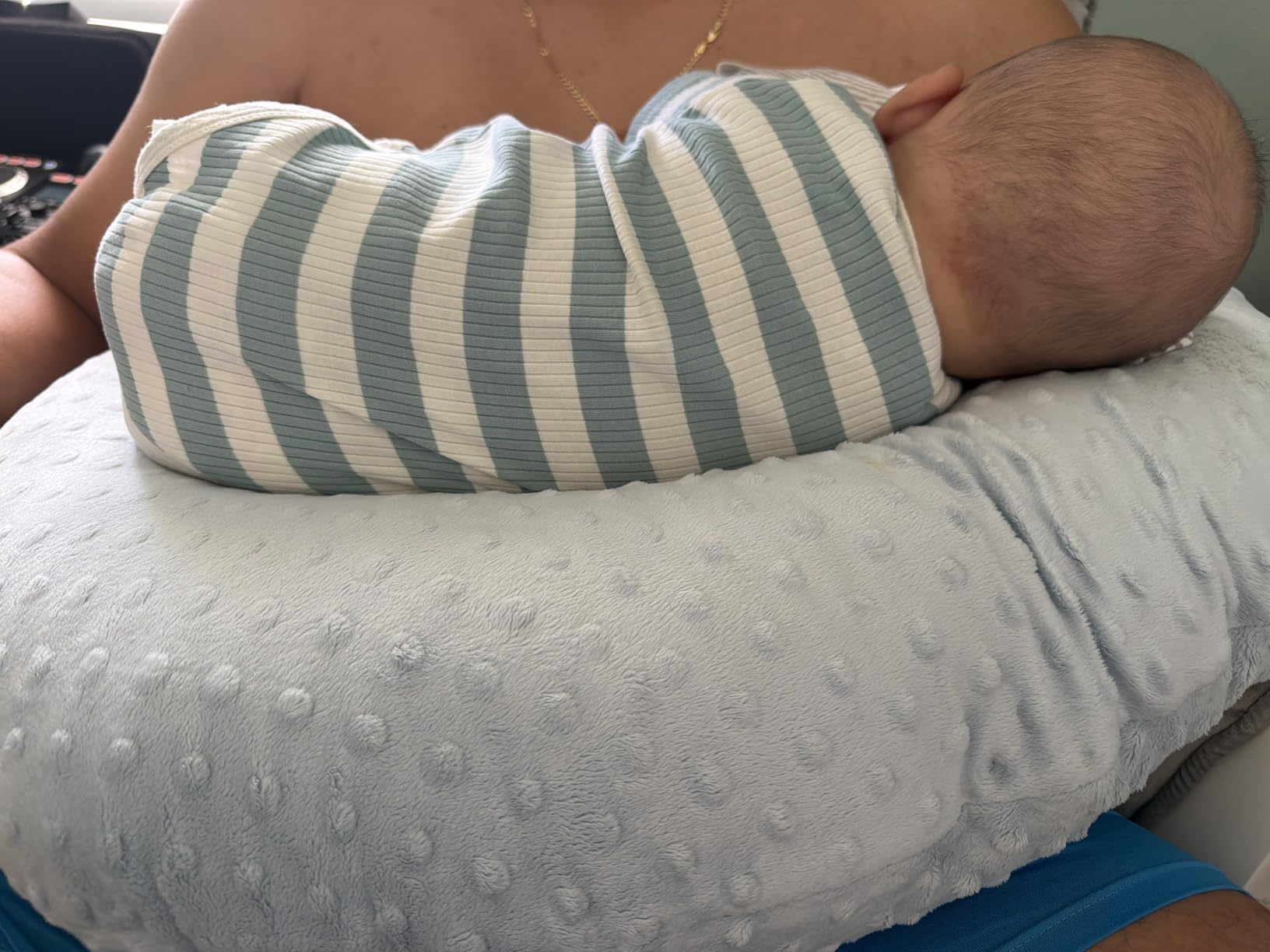 ESEN Nursing Pillow and Body Positioner for Breast Feeding and Bottle Feeding, Ultra Soft Baby Breastfeeding Pillows with Removable Nursing Pillow Cover for More Support for Mom and Baby (Blue) customer photo 2
