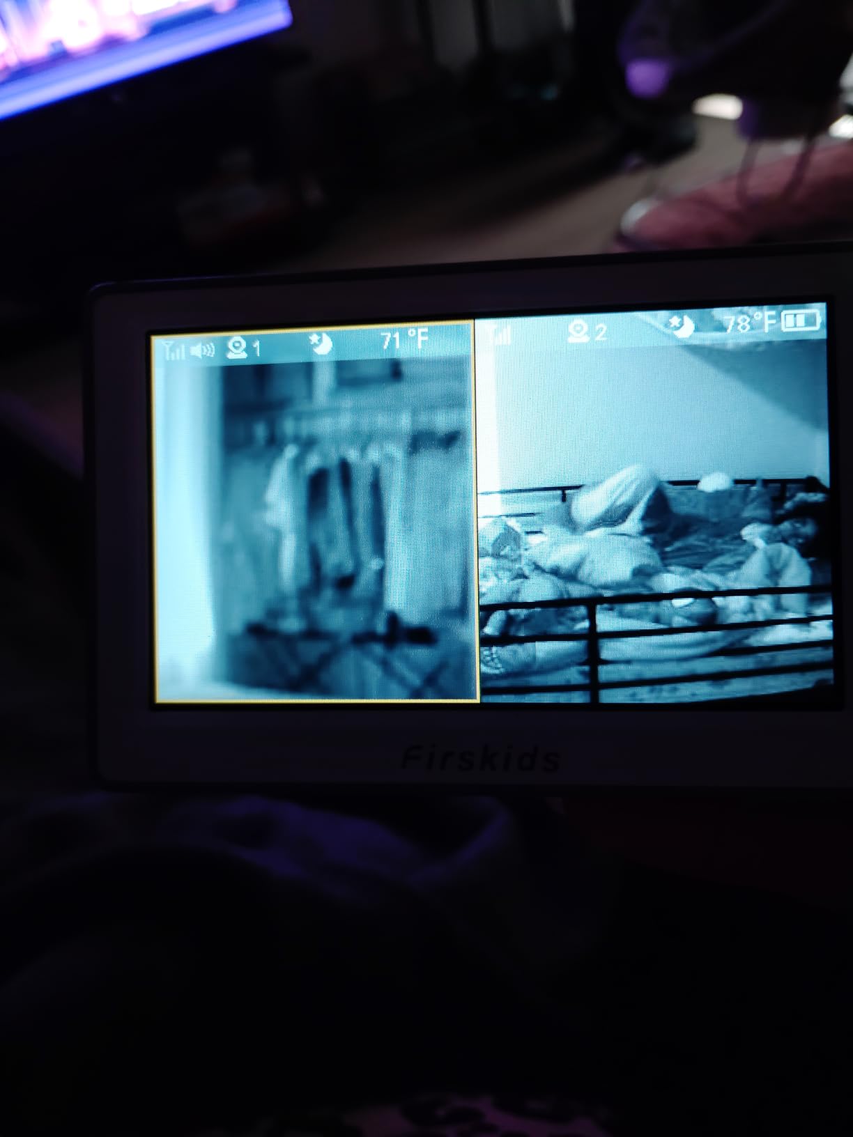 Split-Screen Baby Monitor with 2 Cameras No WiFi, 30H Battery, Pan-Tilt-Zoom, Monitor para bebés with Night Vision, 2-Way Audio, Room Temp Sensor, Lullaby, Plug & Play - Ideal for Travel customer photo 2