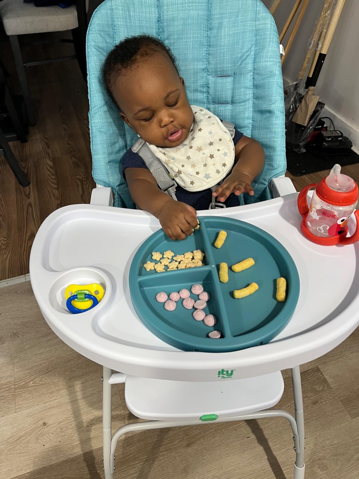 Ingenuity: ity by Ingenuity Sun Valley Compact Folding High Chair, Food-Grade Safe Plate, Safety Harness, for Ages 6 Months and Up, Unisex - Grey customer photo 1