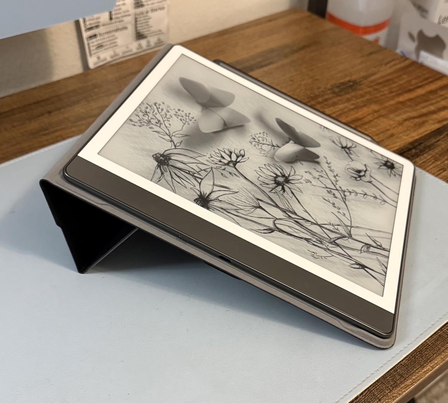 Amazon Kindle Scribe (64GB) - Your notes, documents and books, all in one place. With built-in AI notebook summarization. Includes Premium Pen - Metallic Jade customer photo 1