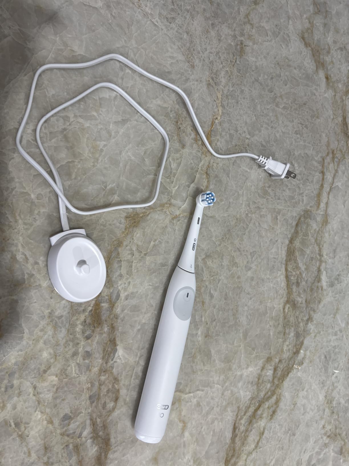 Oral-B Rechargeable Electric Toothbrush, iO2 Starter Kit, 3 Cleaning Modes, Automatic Pressure Sensor to Protect Gums, 2 Brush Heads, Forest Green customer photo 1