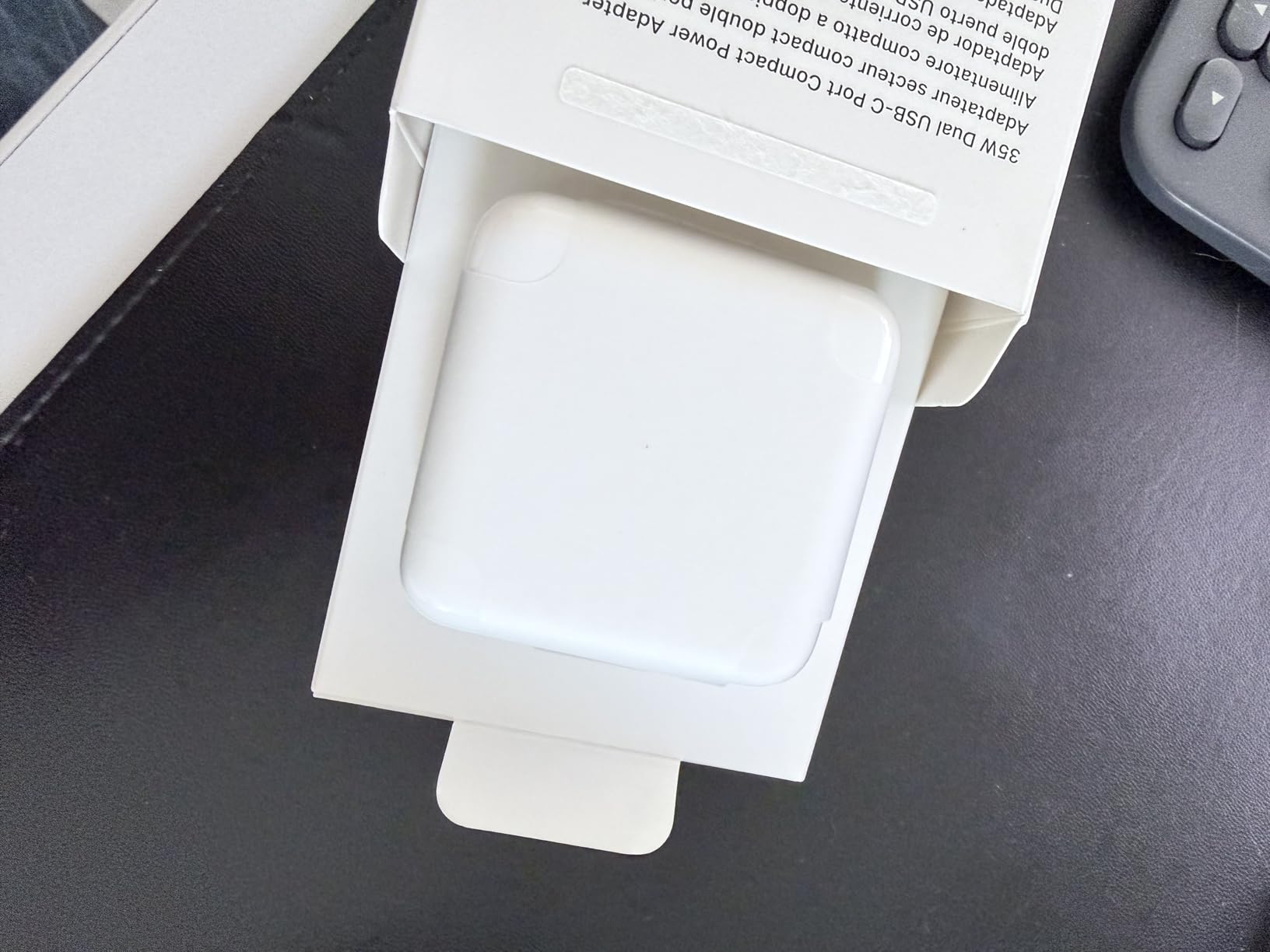 Apple 35W Dual USB-C Port Compact Power Adapter customer photo 1
