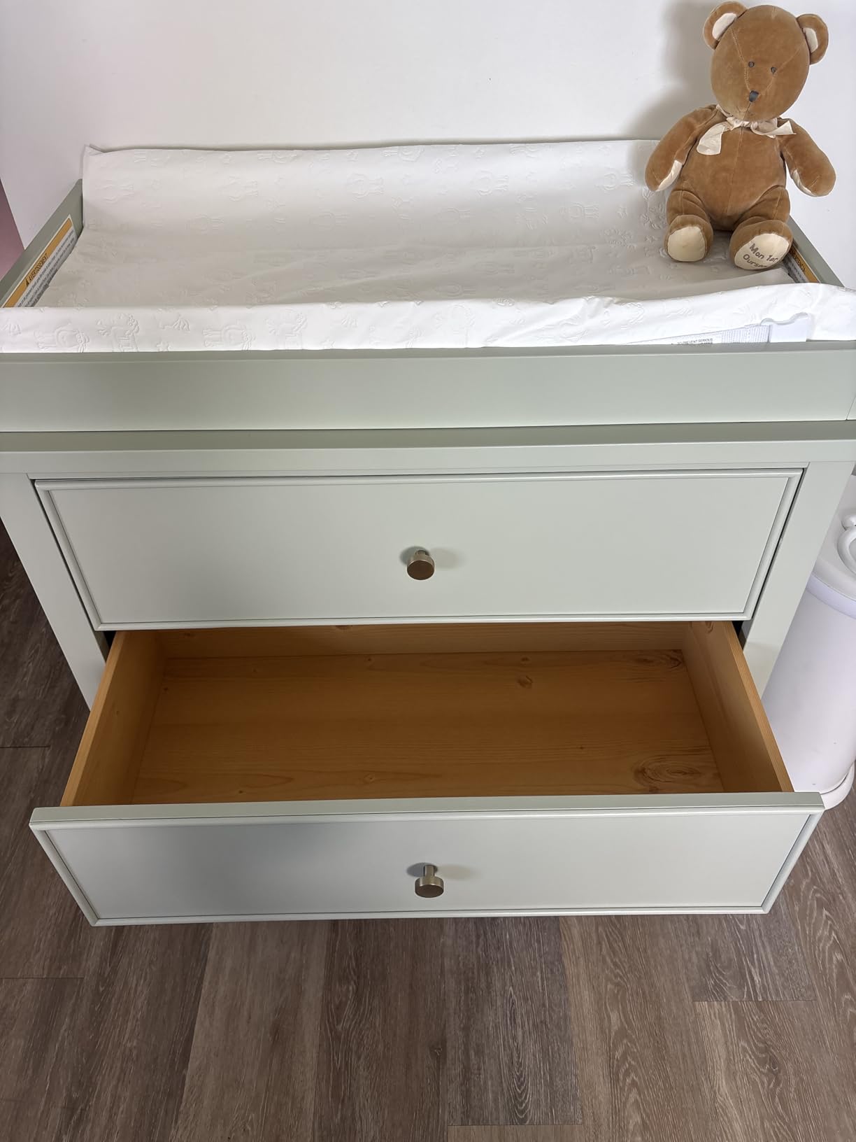 Graco Sasha 3-Drawer Chest with Changing Table Topper, Frosted Oat customer photo 2