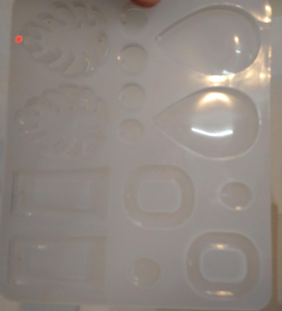 Suzzam UV Resin Jewelry Making Kit, 300g Crystal Clear UV Resin Kit with Molds, 30w & 22 Lamp Beads UV Resin Light Large for Craft Making Earrings, Necklaces, Keychains customer photo 2