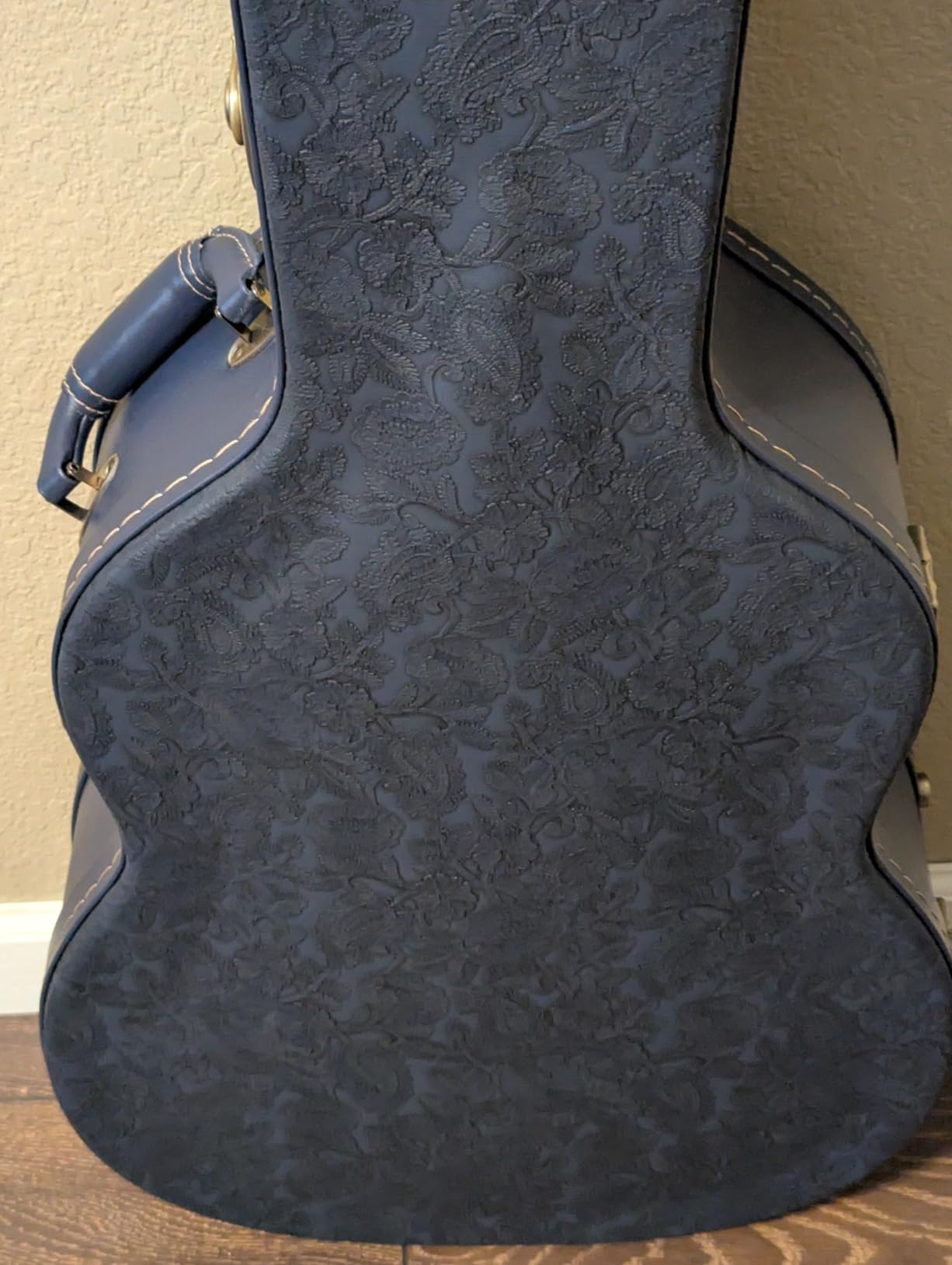 Crossrock Relief Series Bass Guitar Case for Fender Precision & Jazz | Carved Smoke Blue Finish, Monochrome Blue Velvet Interior, Lock – Premium Wooden Hardshell customer photo 1