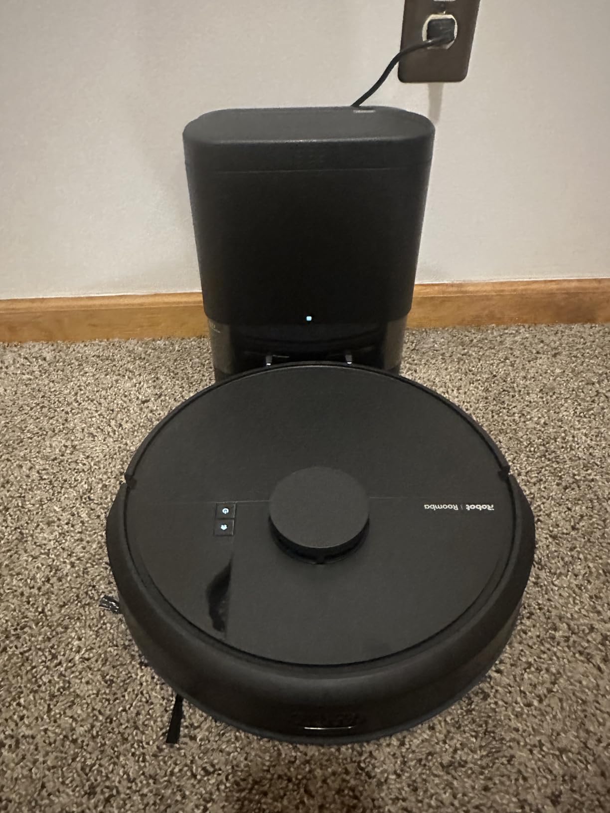 Roomba 105 AutoEmpty customer photo 2