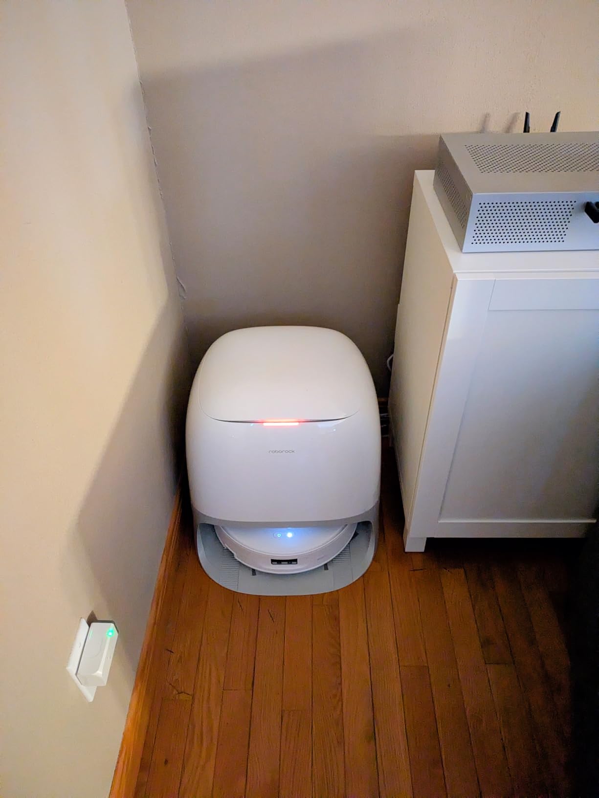 roborock Qrevo Curv 2 Flow 2026 New Robot Vacuum and Mop, 20,000 Pa, SpiraFlow Real-Time Self-Cleaning Roller Mop, Dual Zero-Tangle, AI Obstacle Avoidance, Heat-Washes & Dries Mop, Carpet Protection customer photo 1