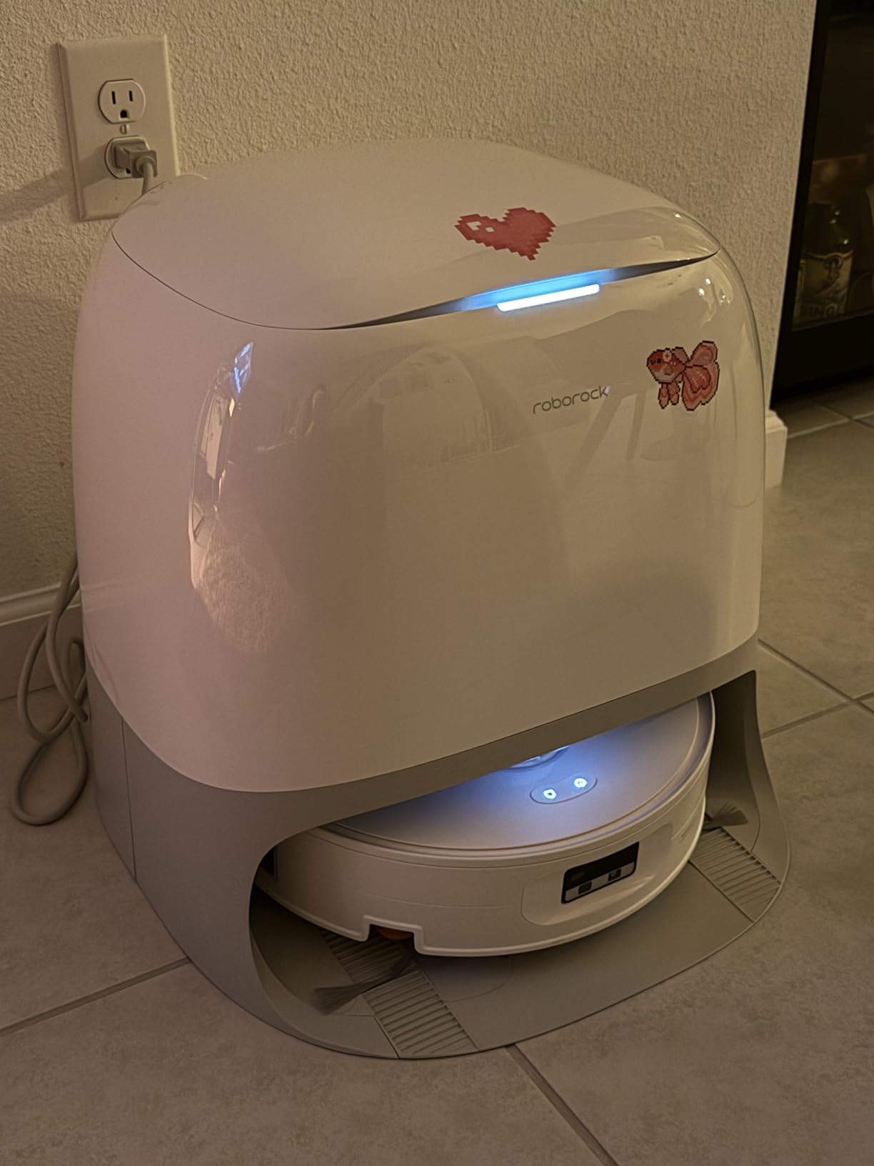 roborock Qrevo Curv 2 Flow 2026 New Robot Vacuum and Mop, 20,000 Pa, SpiraFlow Real-Time Self-Cleaning Roller Mop, Dual Zero-Tangle, AI Obstacle Avoidance, Heat-Washes & Dries Mop, Carpet Protection customer photo 2