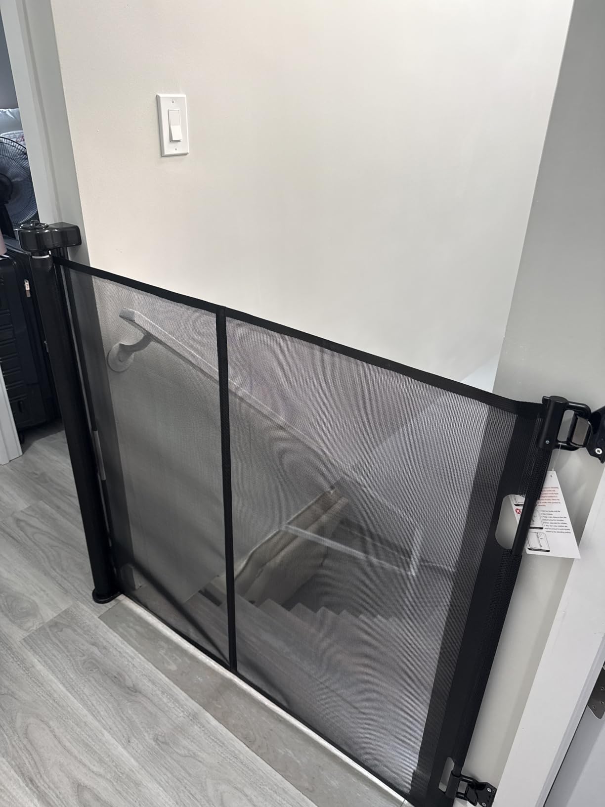 Miumoon 50 inch Reinforced Retractable Baby Gates 42 inch Tall customer photo 1