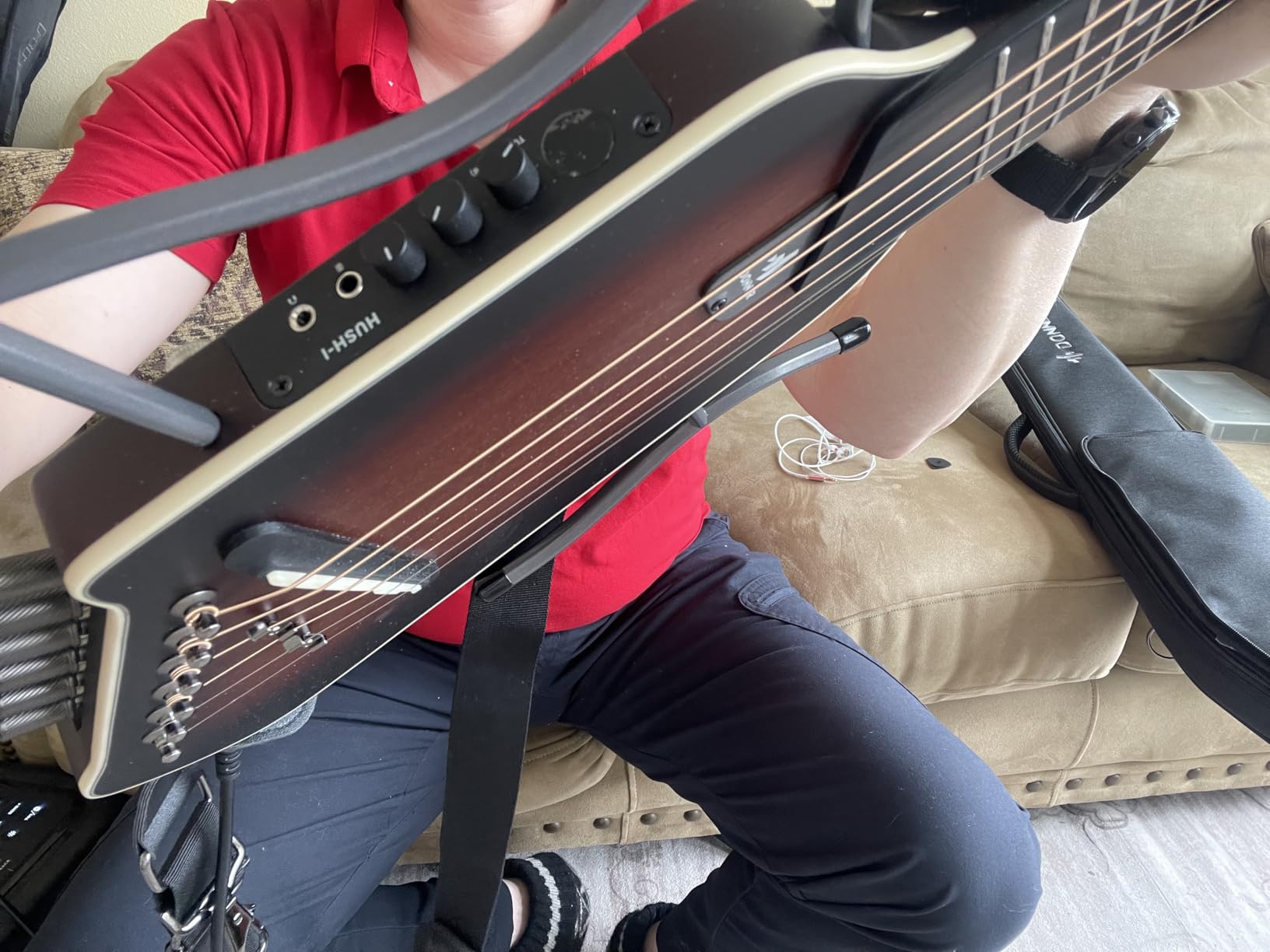 Donner HUSH I EVO2 Acoustic Electric Travel Guitar (Black) customer photo 2