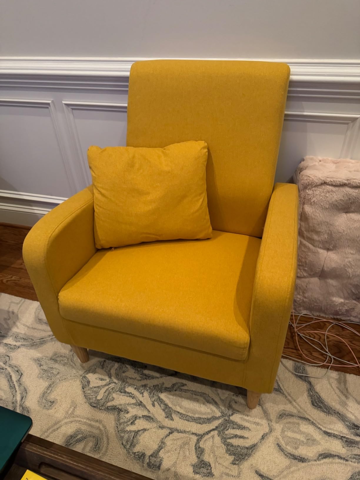 COLAMY Mid-Century Modern Upholstered Accent Chair with Back Pillow & Solid Wood Legs, Fabric Cozy Armchair for Living Room, Bedroom, Reading Nook, Apartment & Small Spaces, Beige customer photo 1