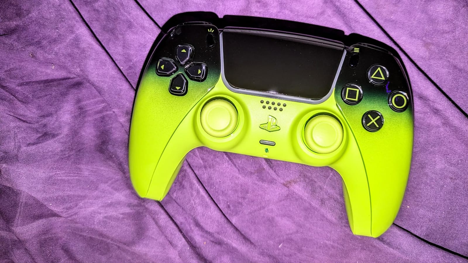 DualSense Remix Green customer photo 1