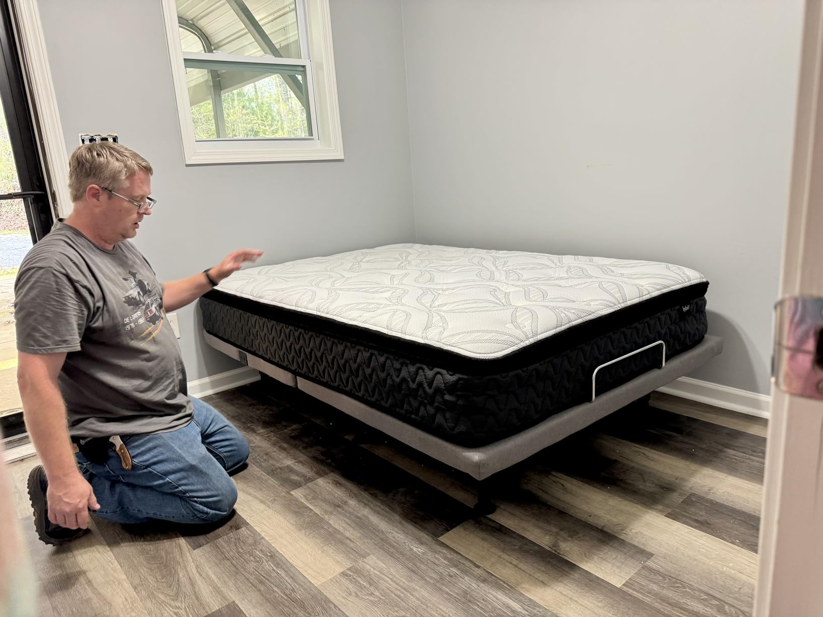 King Adjustable Bed Frame with Massage, Wireless Remote, Head Foot Incline, USB, Underbed Light - Heavy Duty Platform, Zero Gravity Bedframe customer photo 2