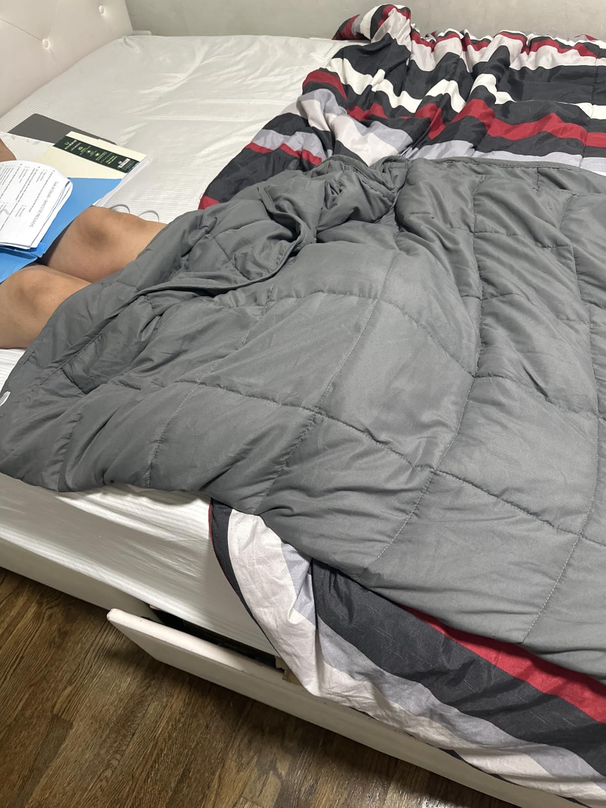 Smart Queen Weighted Blanket 15lbs (48”x72”,Grey) Twin Size Soft Cooling Heavy Blanket for Sleeping, Breathable All Season Comfort with Premium Glass Beads,Machine Washable customer photo 1
