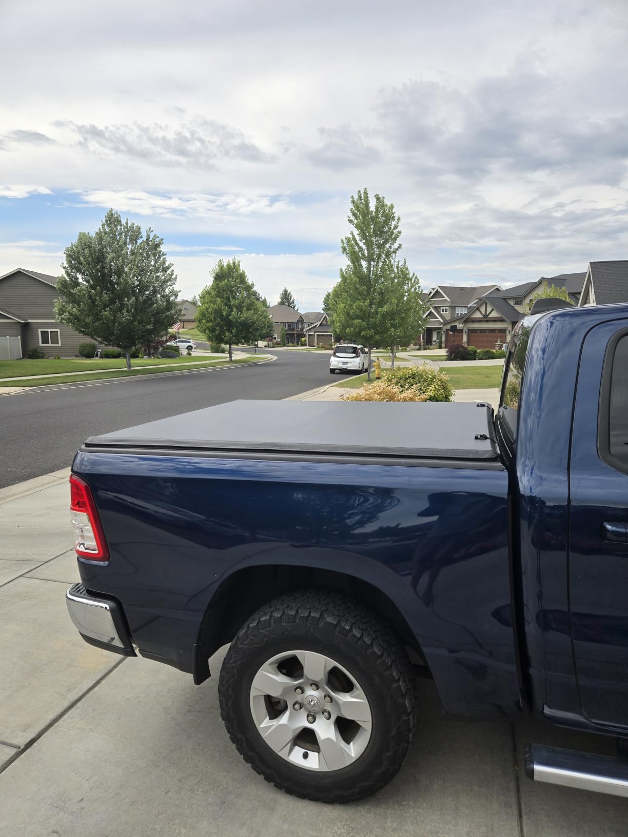RHOBRA Soft Roll-Up Truck Bed Tonneau Cover for Ford F150 with 5.5ft Bed customer photo 1